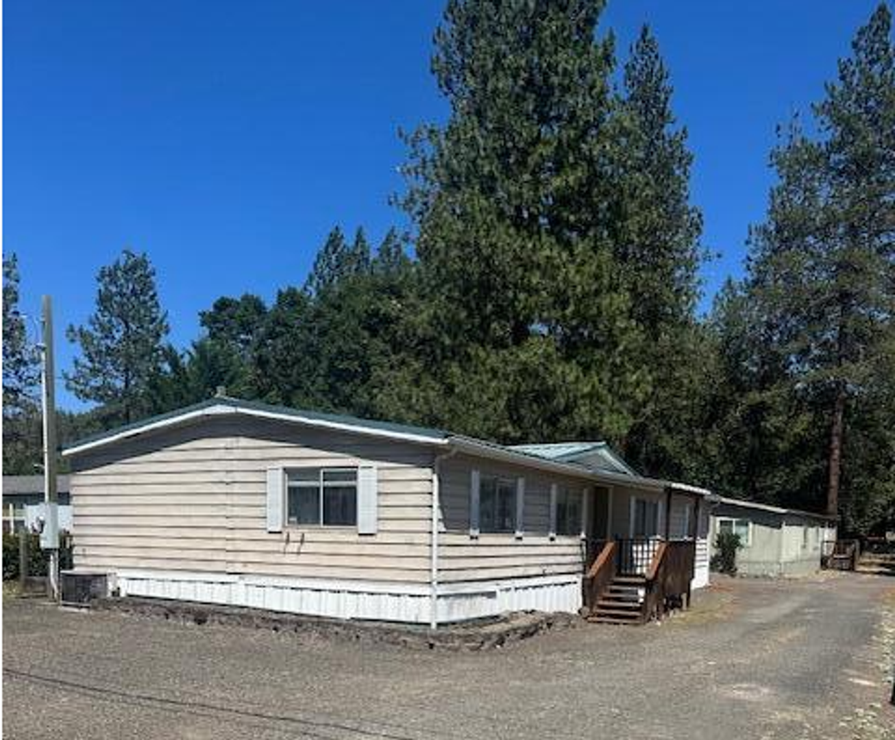 Shady Cove Apartment: 62 Erickson Ave unit A-B