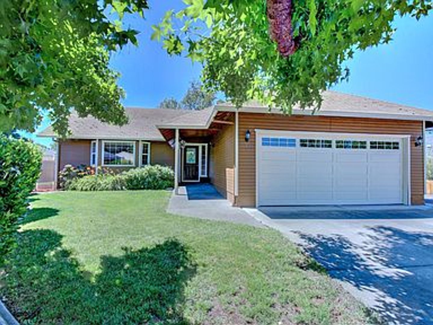 Central Point House: 990 Sydney Ct