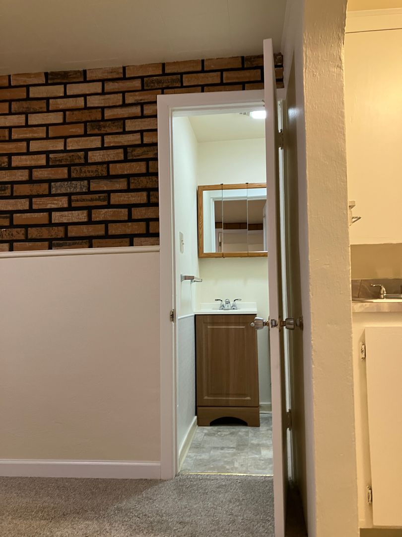 Ashland Apartment: 803 N. Main St.