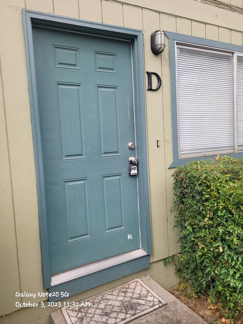 Medford Apartment: 2115 E. Barnett Rd.