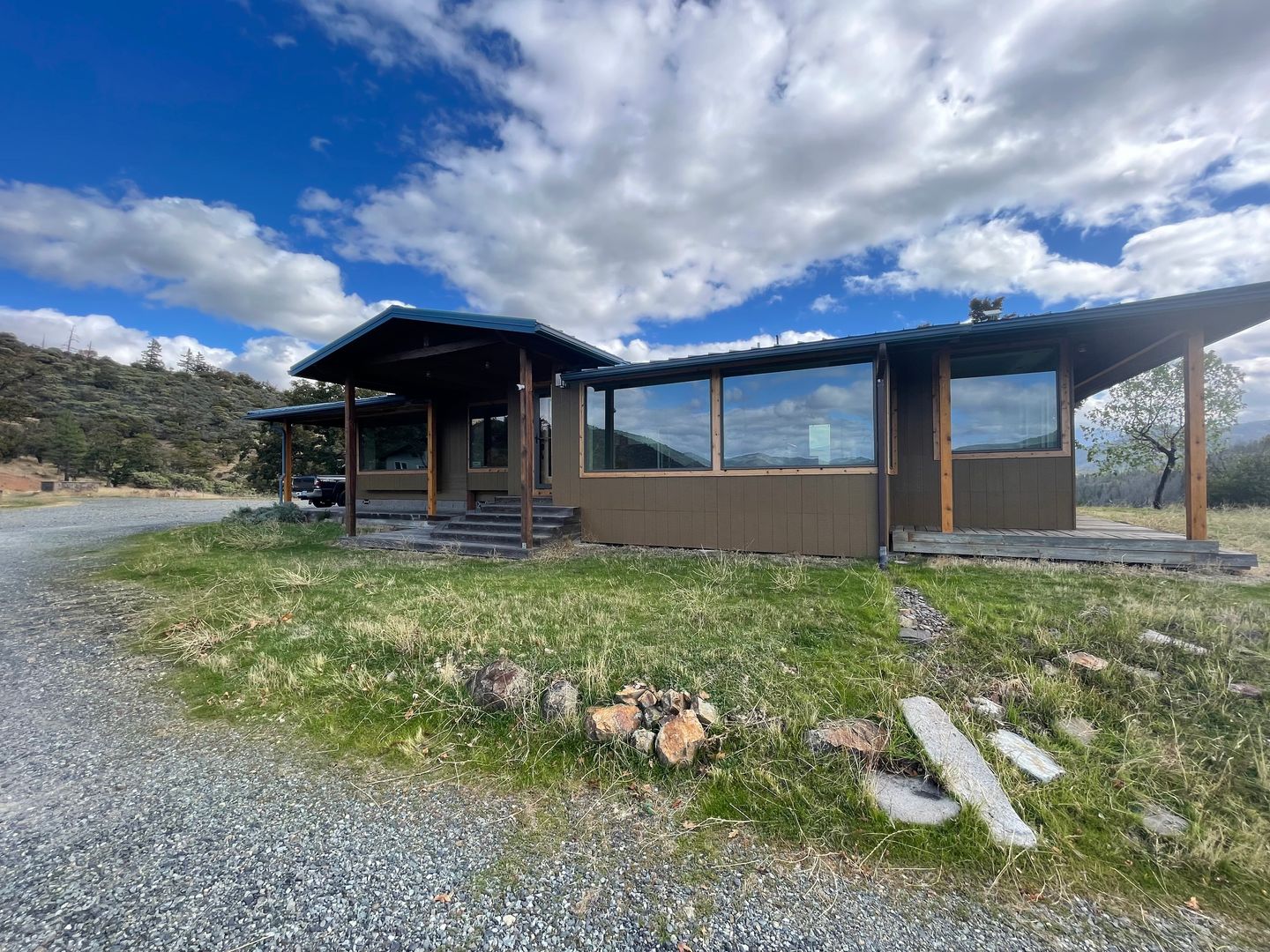 Jacksonville House: 2103 Little Applegate Rd