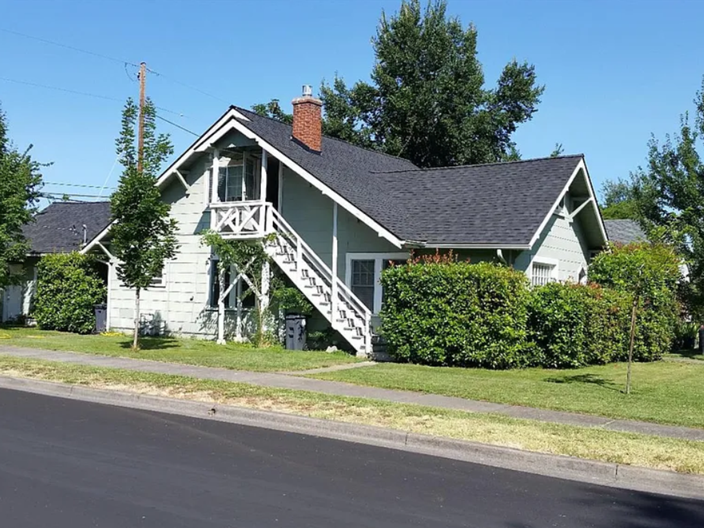 Medford Apartment: 424 S Grape St