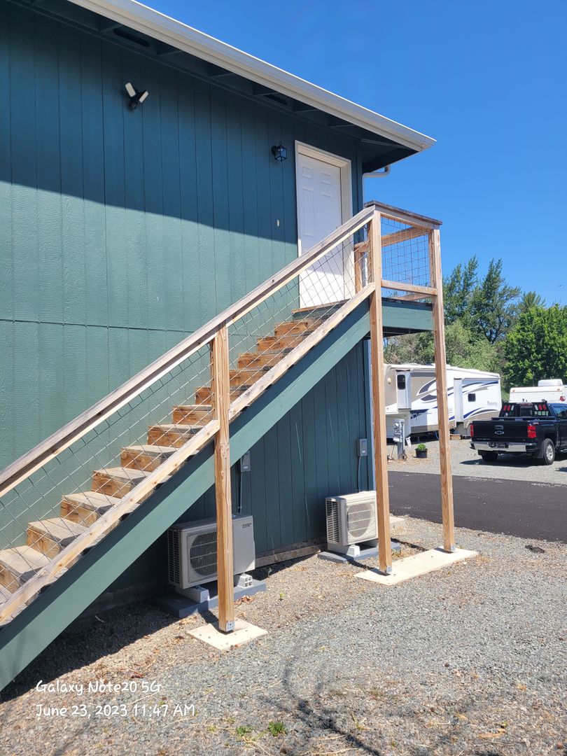 Talent Apartment: 205 S. Pacific Hwy.