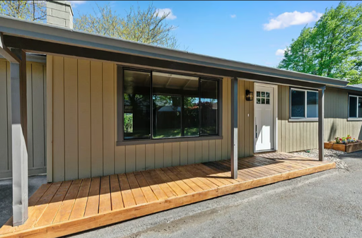 East Medford 3 Bedroom 2 Bathroom - Fully Furnished - Mid-term Rental – photo 1