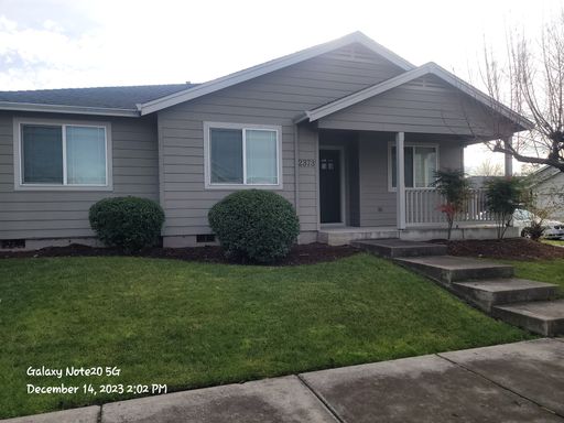 Northwest Medford - 3 Bedrooms 2 Bathroom home – photo 1