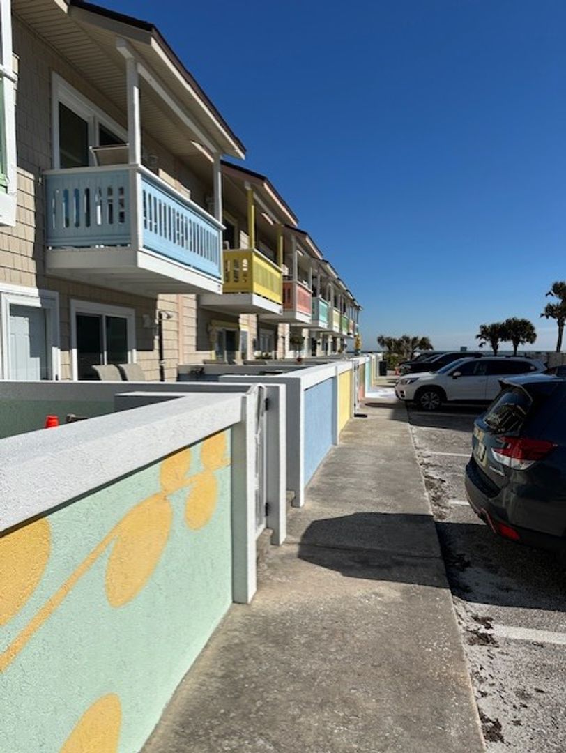 Atlantic Beach House: 25 10th Street