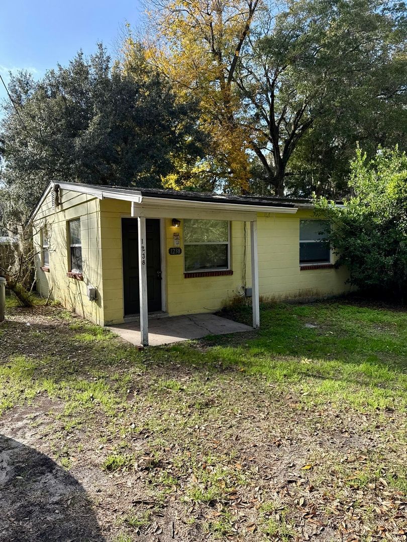 Jacksonville House: 1238 River Bank Court