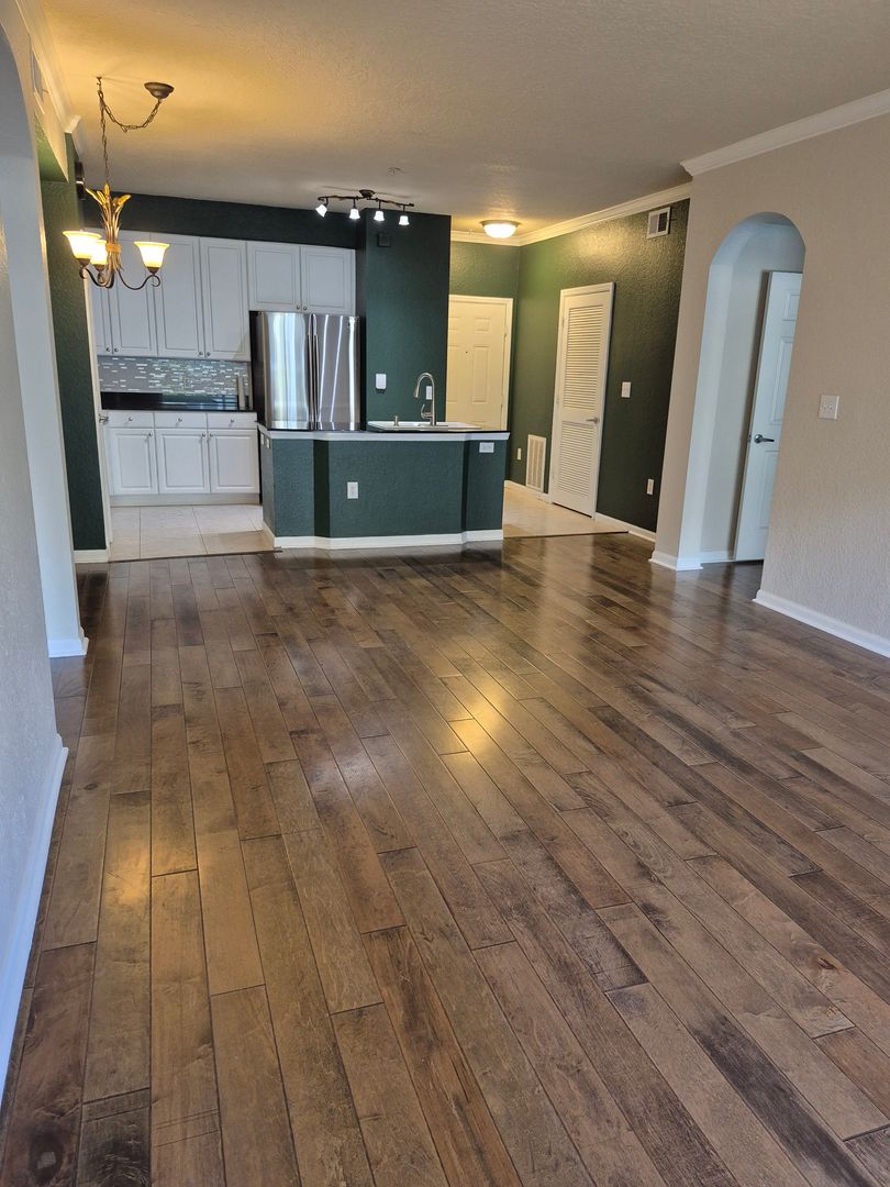 Jacksonville House: 8539 Gate Pkwy West