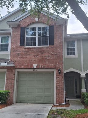 Townhome in Gate Parkway – photo 1