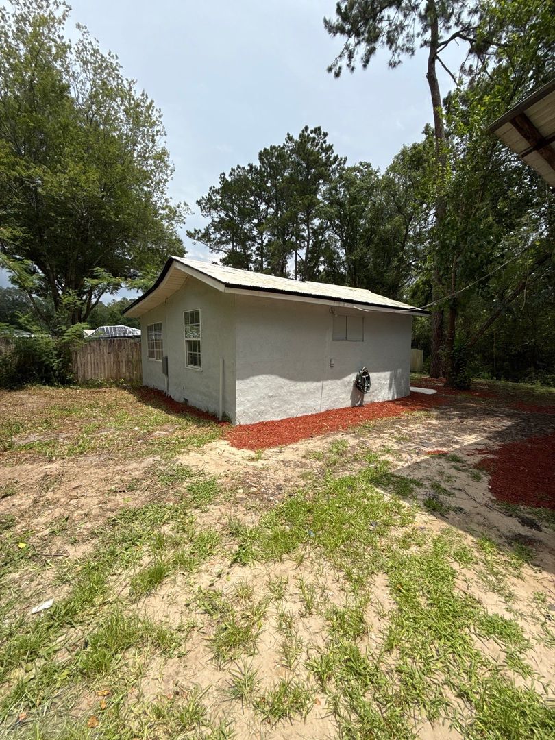 Jacksonville House: 3264 La Trelle Lane