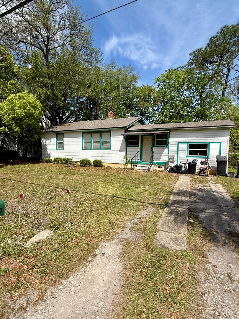 Jacksonville House: 5049 Kingsbury Street