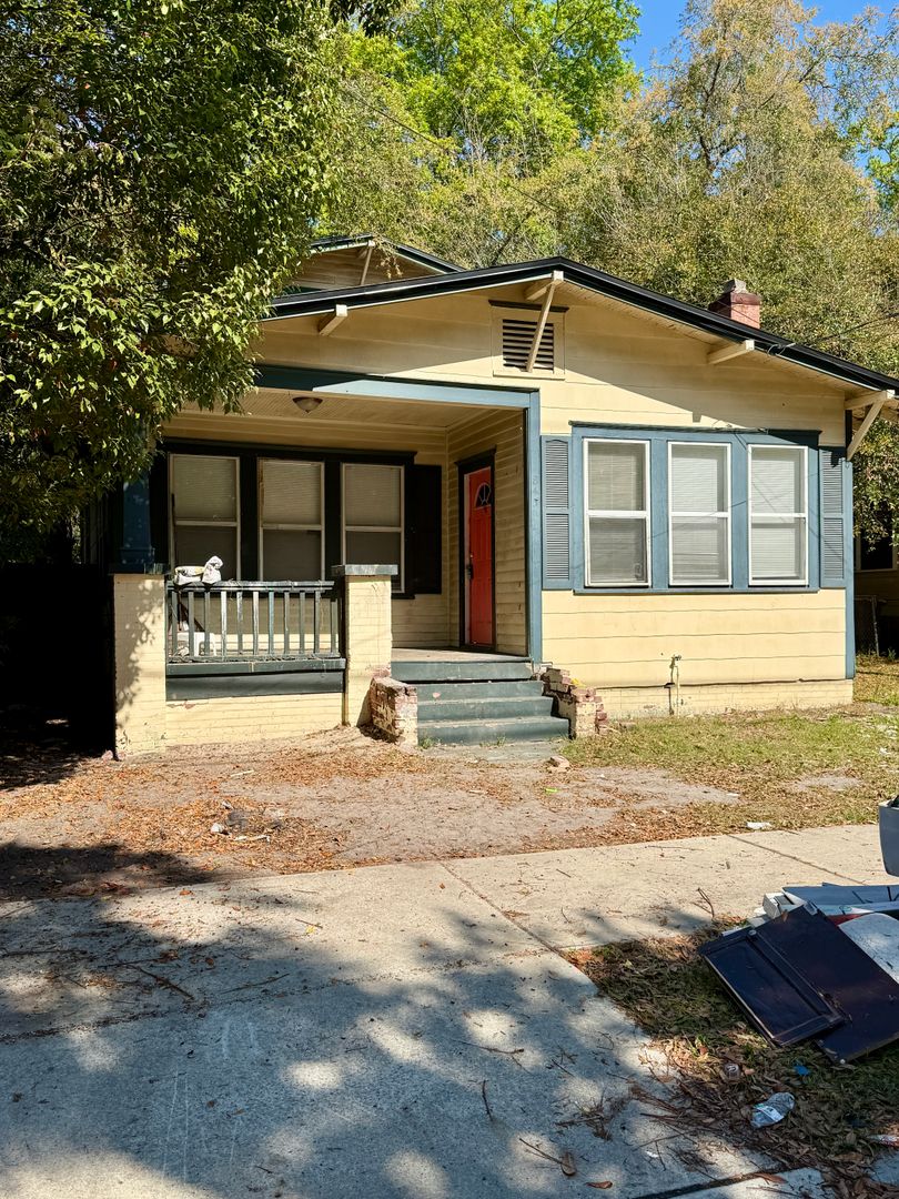 Jacksonville House: 843 Crestwood Street