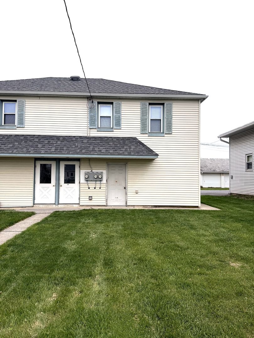 Palmyra House: 217 W Maple St