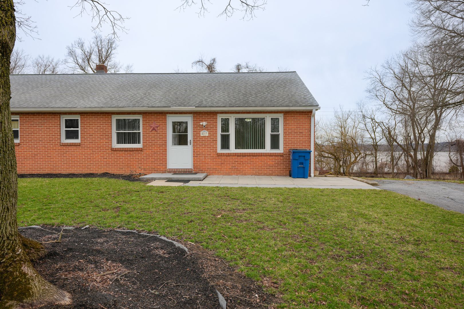 Middletown House: 2305 River Rd