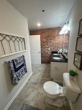 Listing photo thumbnail