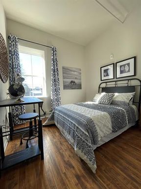 Listing photo thumbnail