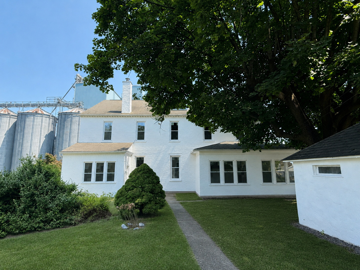Elizabethtown House: 439 West High Street