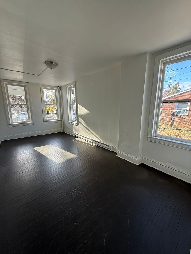 York Apartment: 351 Smyser St