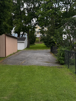Listing photo thumbnail