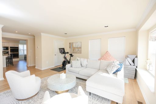 Listing photo thumbnail