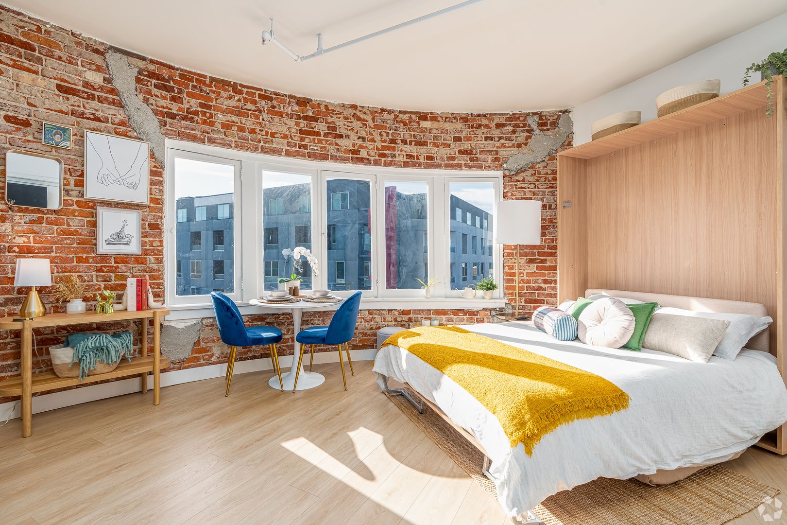 Glendale Apartment: 202 E Wilson Ave