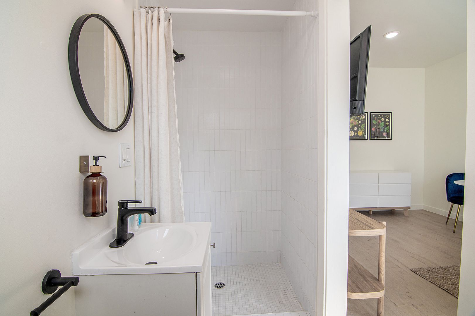 Los Angeles Apartment: 1520 8th St
