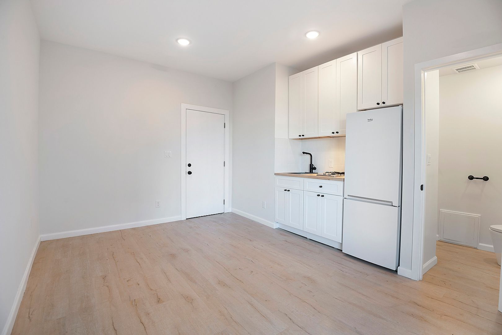 Los Angeles Apartment: 1520 8th St