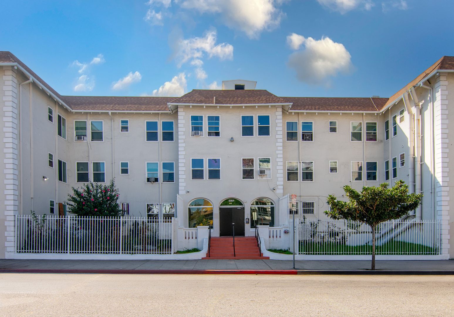 Los Angeles Apartment: 1520 8th St
