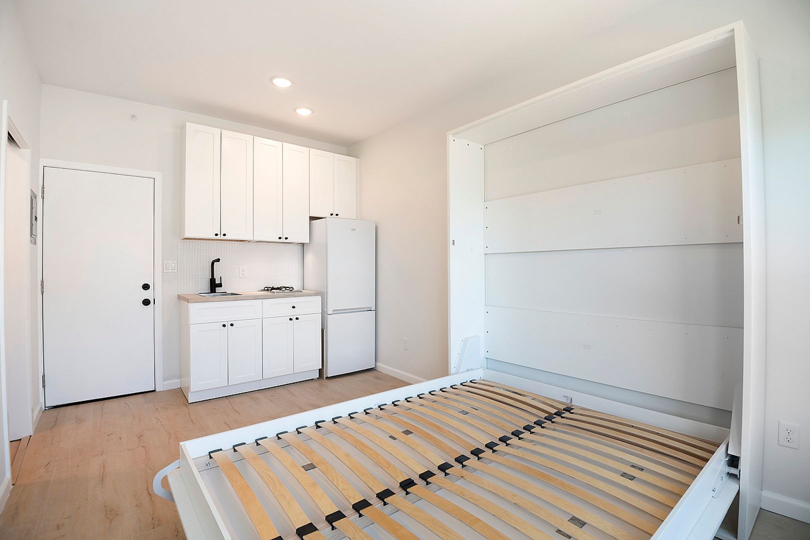 Los Angeles Apartment: 1520 8th St