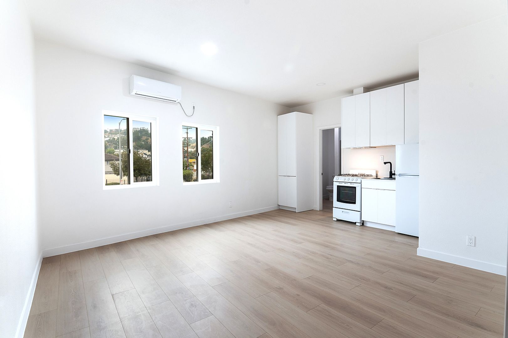 Los Angeles Apartment: 3614 Pasadena Ave