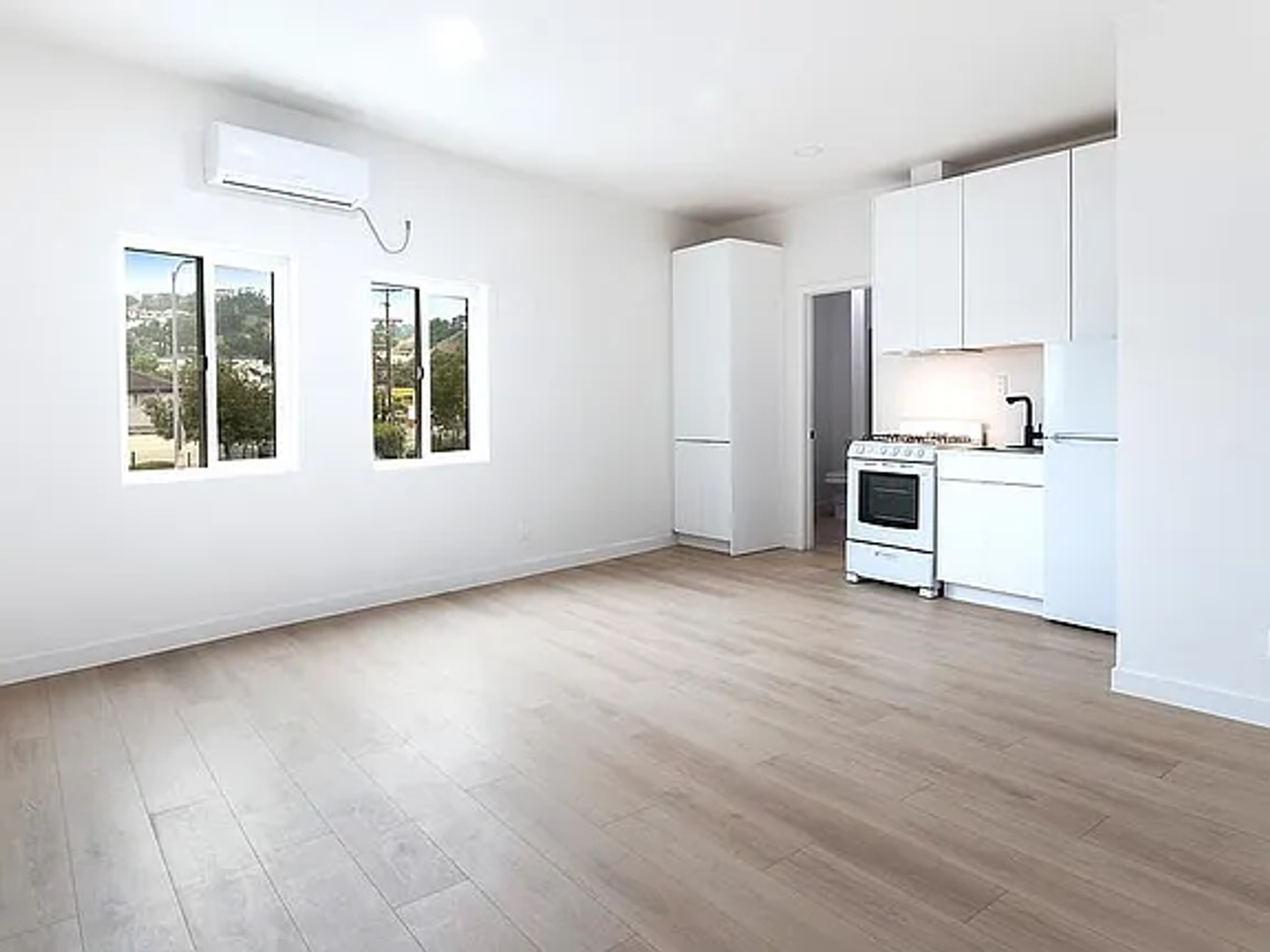Los Angeles Apartment: 3614 Pasadena Ave