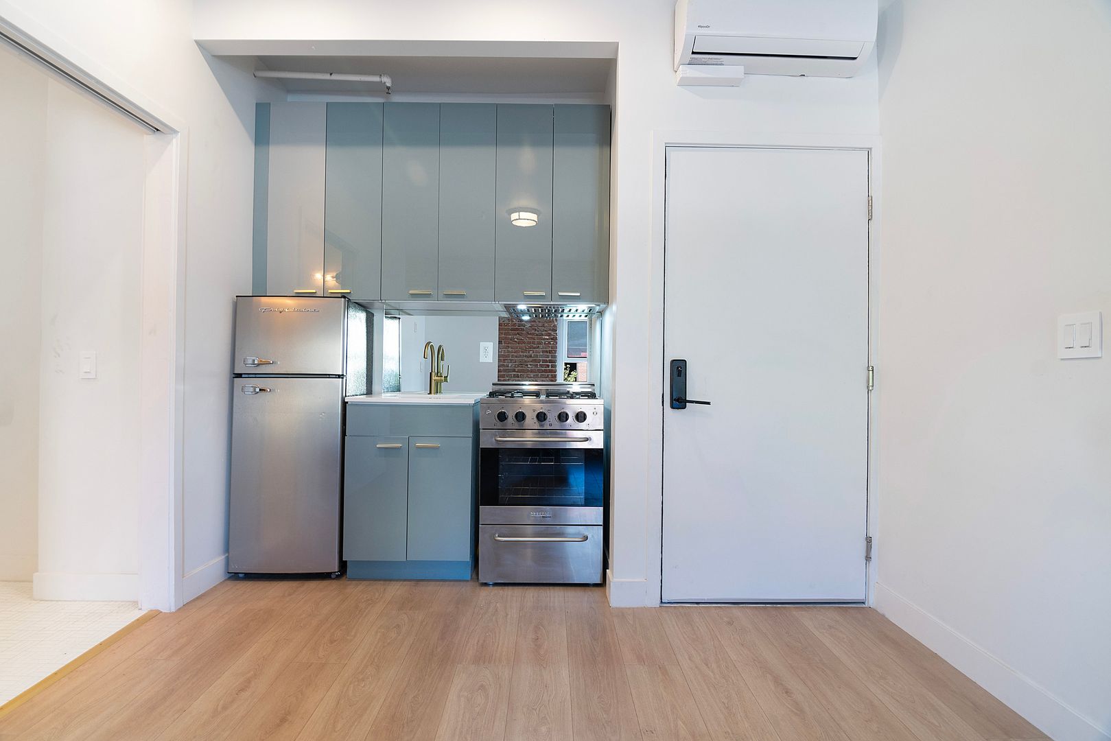 Glendale Apartment: 202 E Wilson Ave