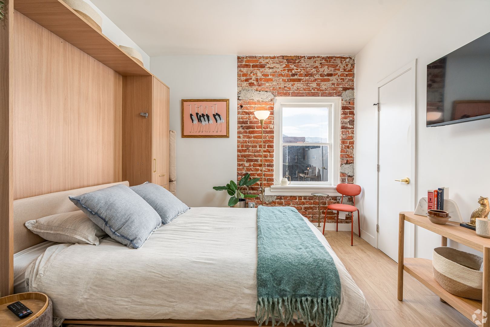 Glendale Apartment: 202 E Wilson Ave