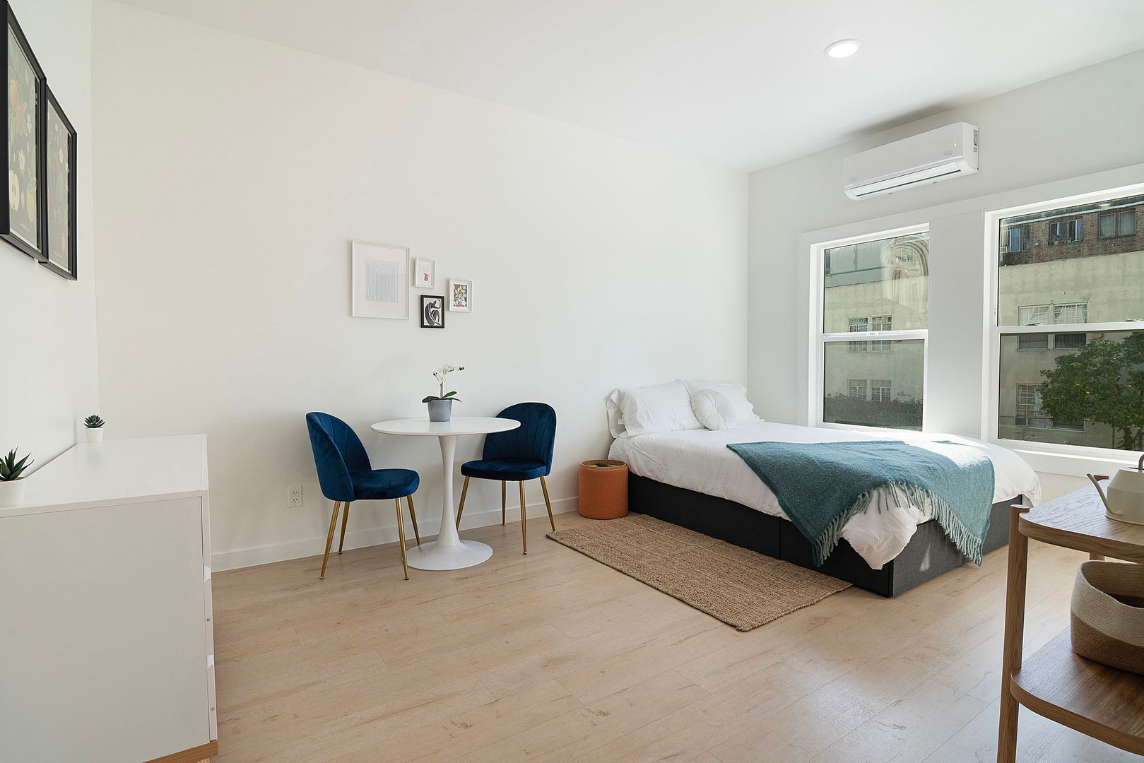 Los Angeles Apartment: 1520 8th St