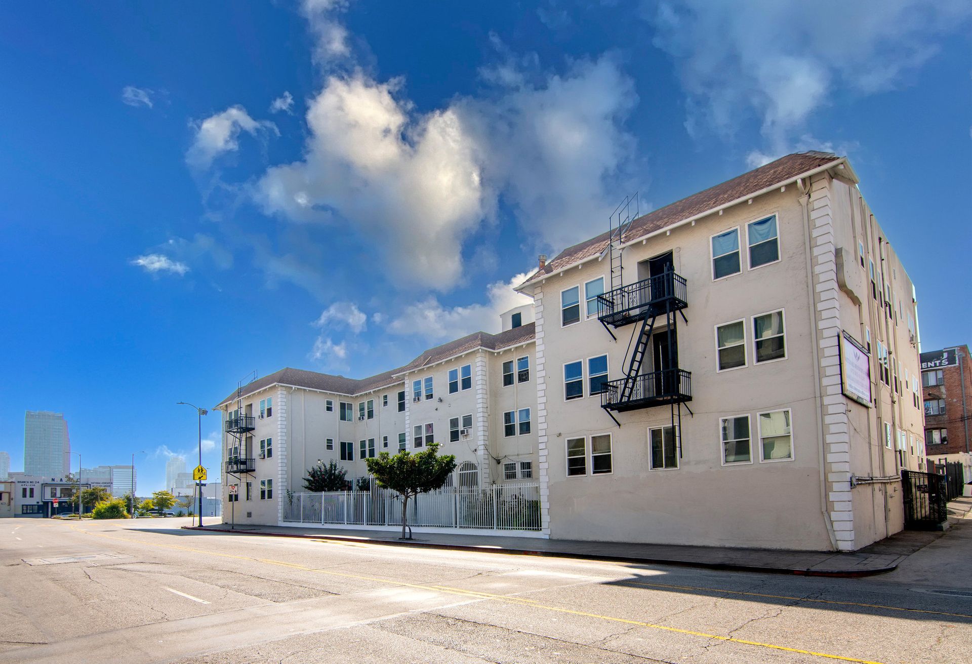 Los Angeles Apartment: 1520 8th St - 219