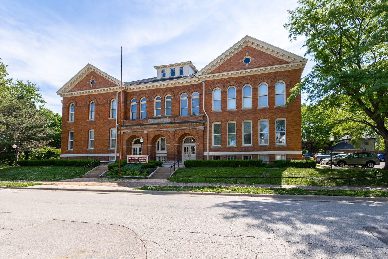 Omaha Apartment: 415 N 41st Ave