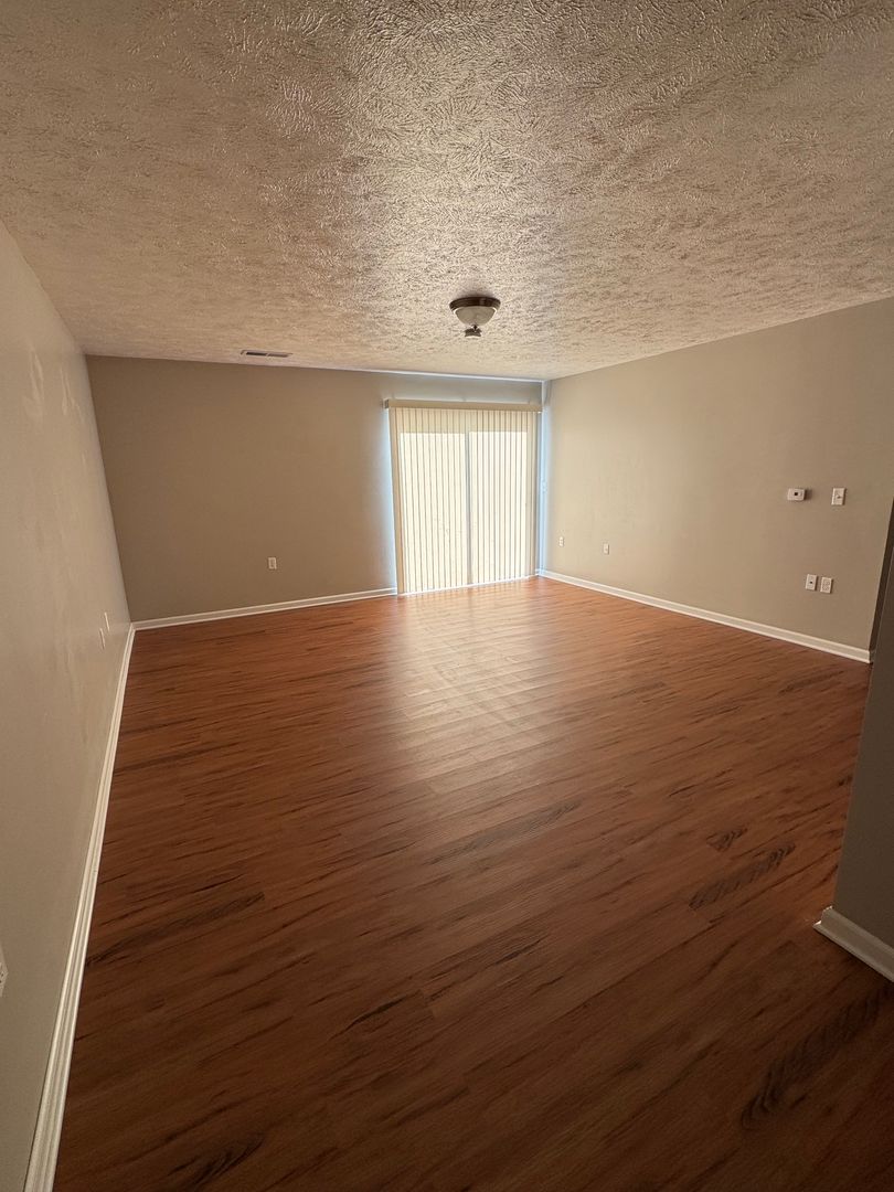 Hastings Apartment: 901 S Franklin Avenue