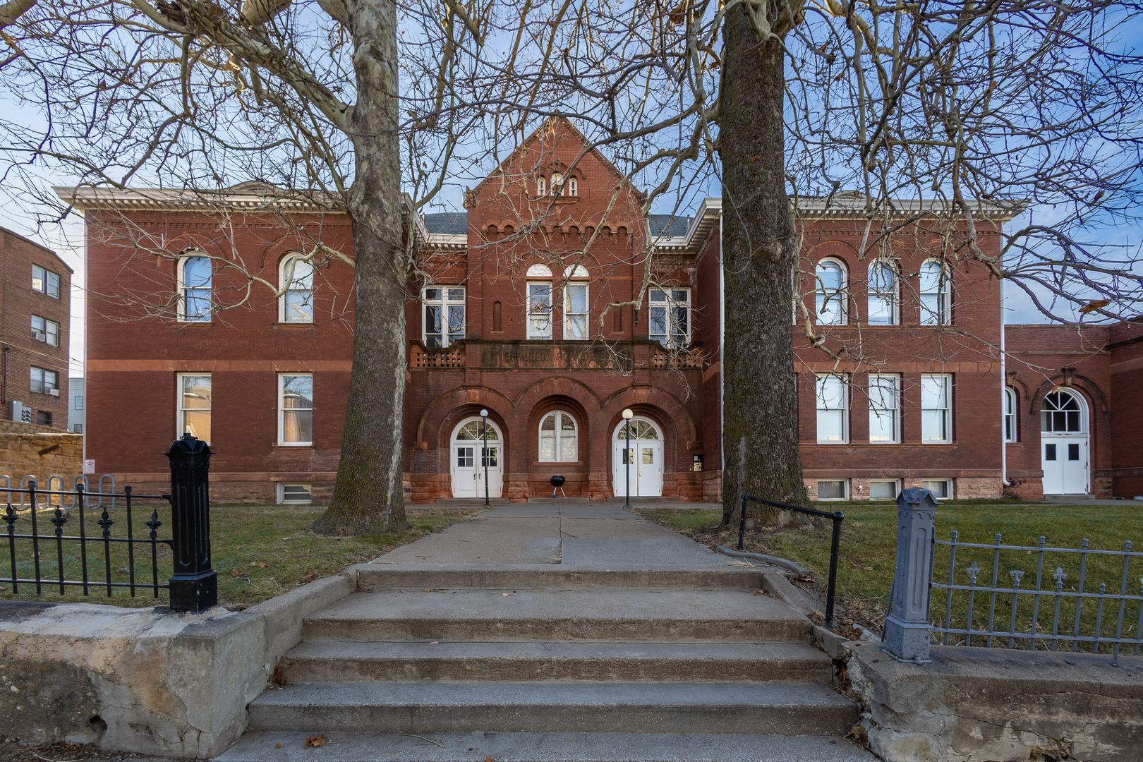 Omaha Apartment: 3819 Jones St