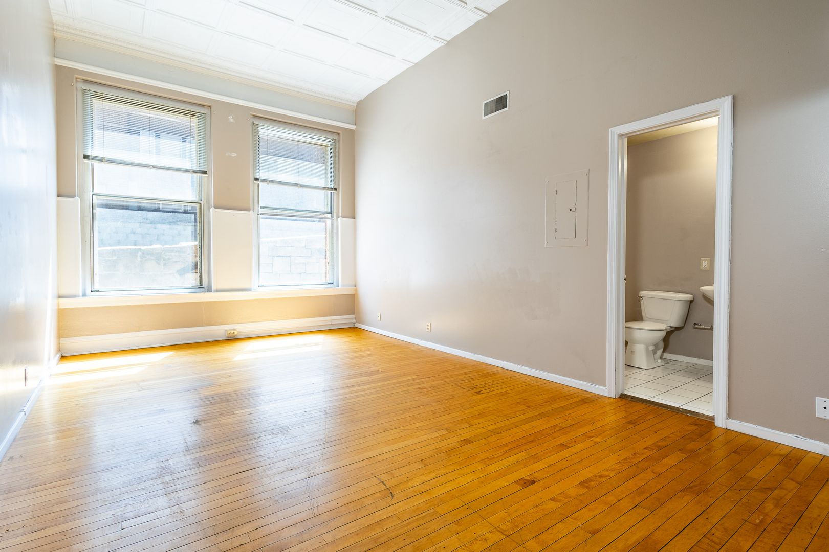 Omaha Apartment: 3819 Jones St