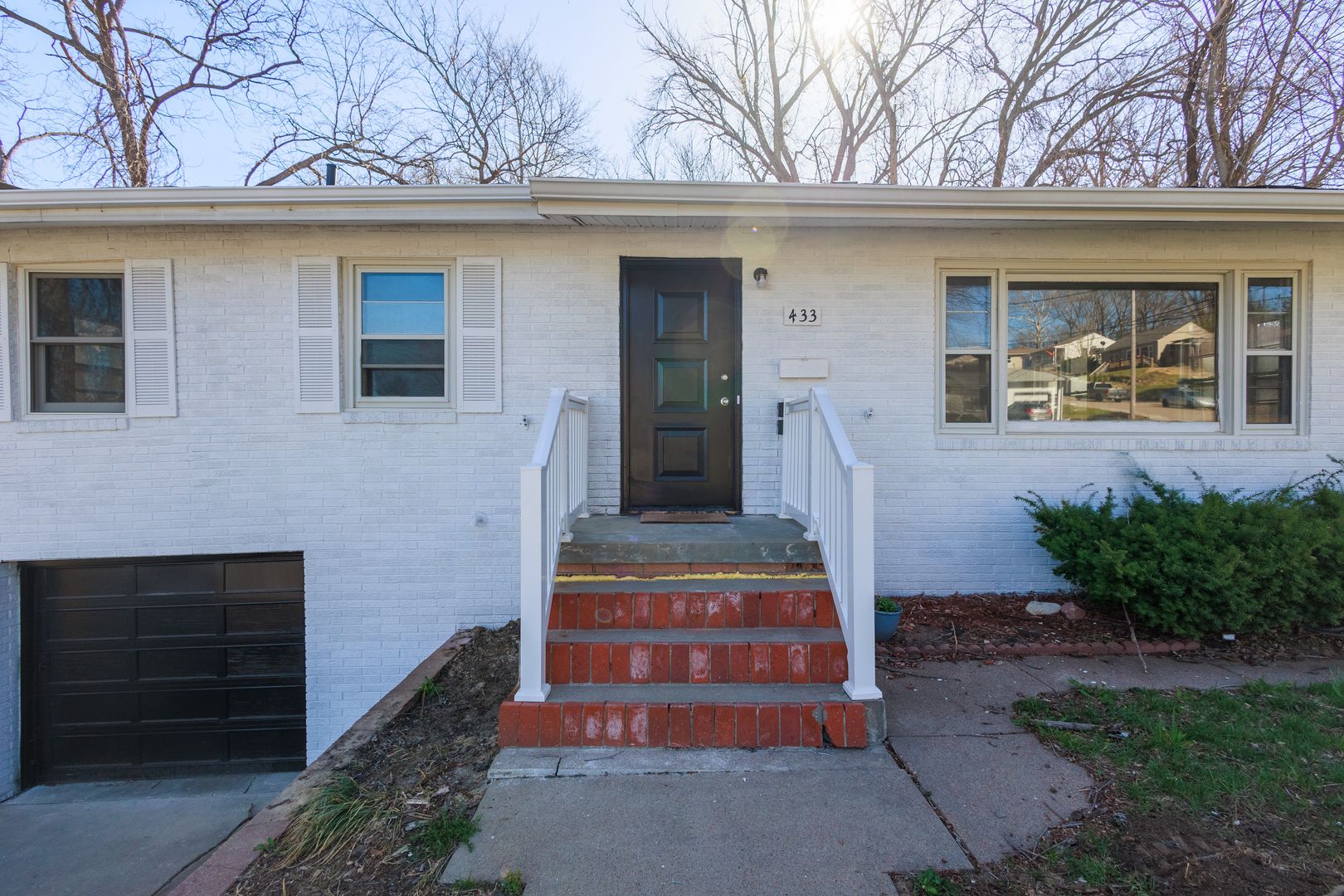 Council Bluffs House: 433 Midland Dr