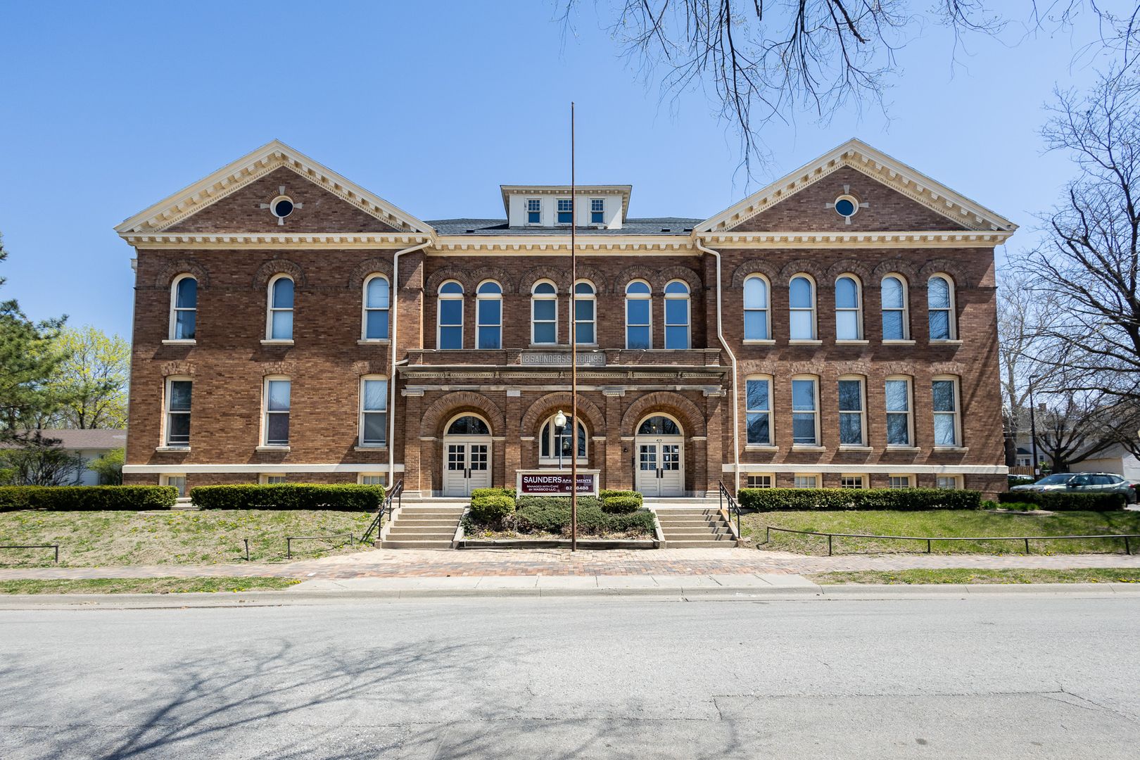 Omaha Apartment: 415 N 41st Ave