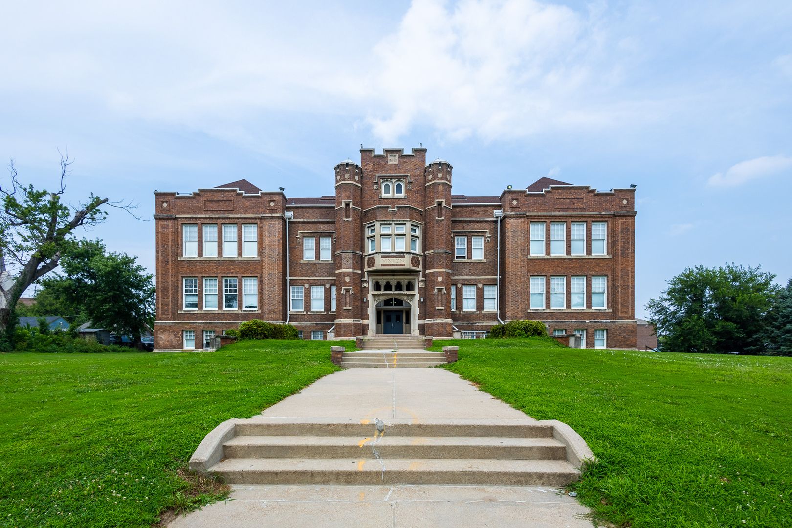 Omaha Apartment: 2120 Deer Park Blvd