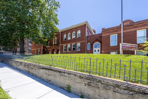 ***LOOK AND SEE SPECIAL- One Month Free*** City Convenience, Neighborhood Feel – Your Omaha Home Awaits! 1 Bd Apartment In The Center of Omaha. – photo 1