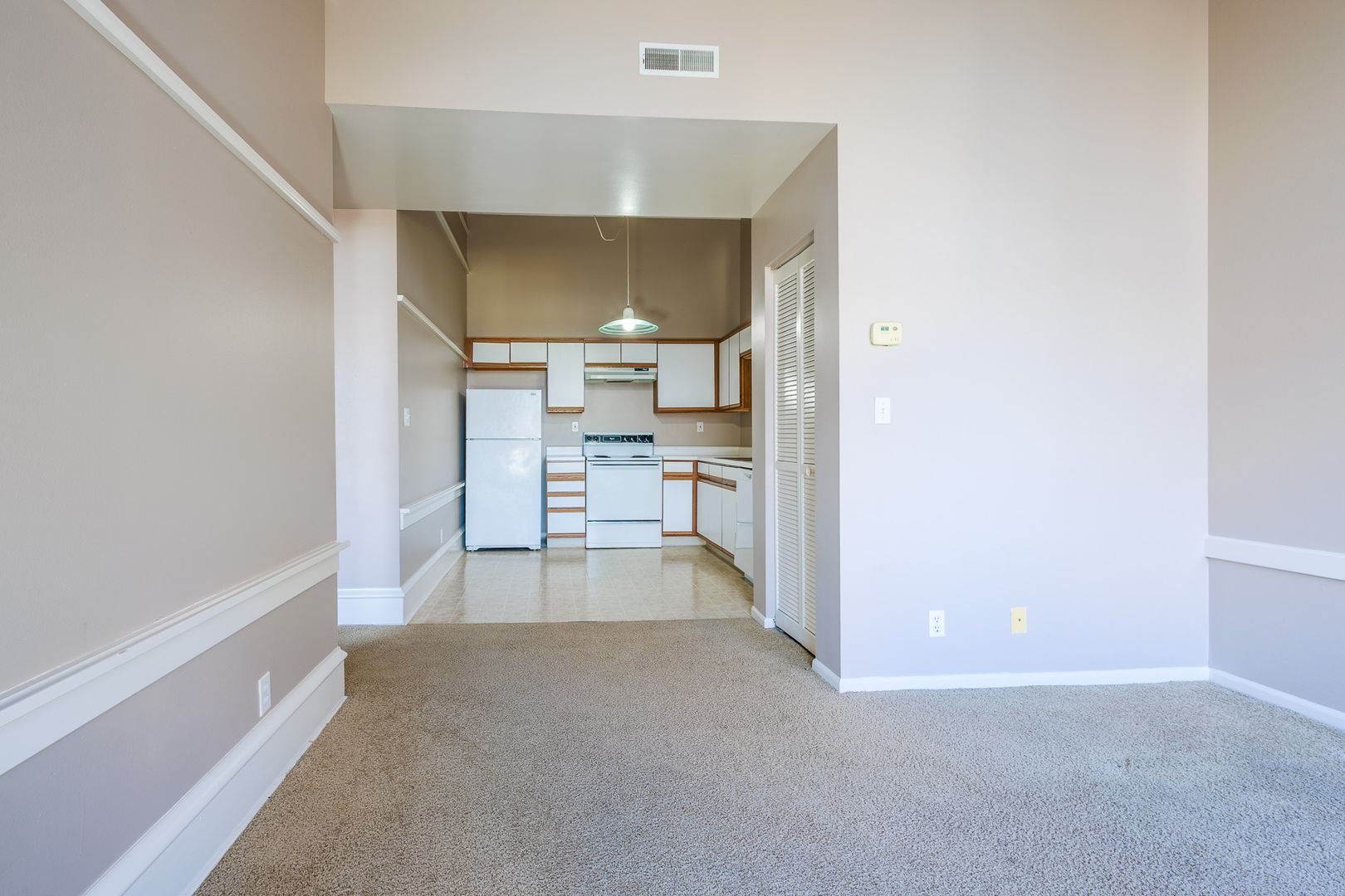 Omaha Apartment: 415 N 41st Ave