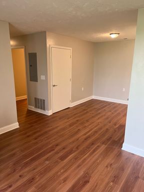 Bright & Beautiful 3-Bedroom 2- Bathroom apartment