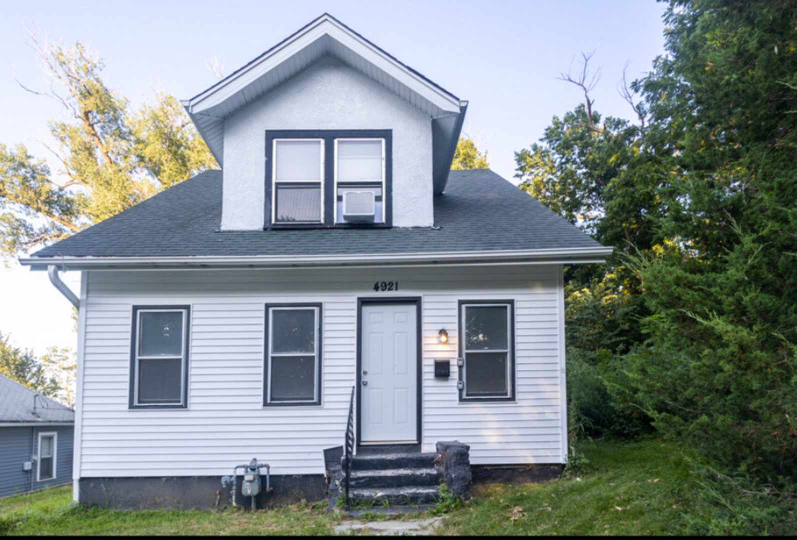 Omaha House: 4921 N 34th Ave