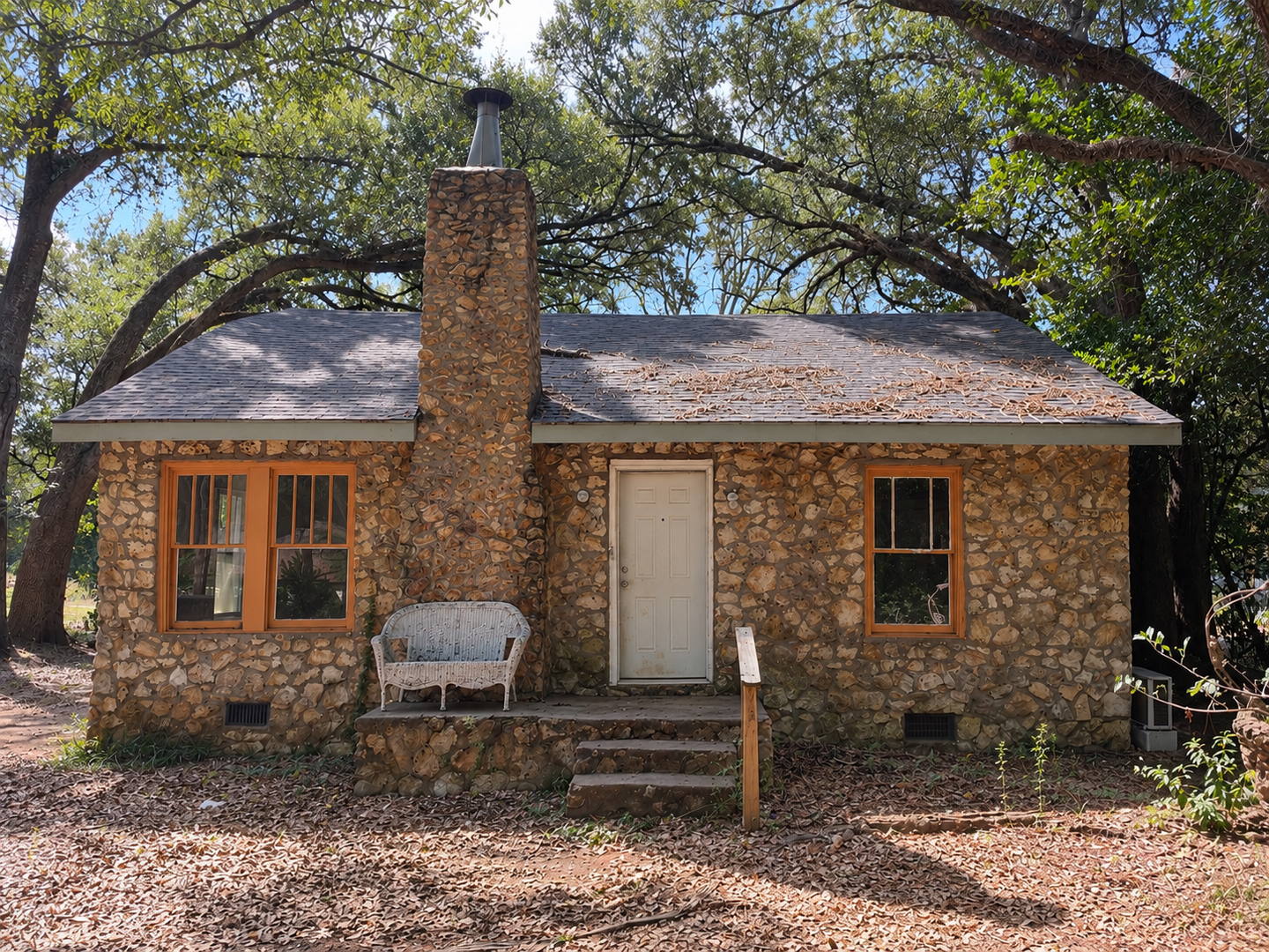 Albany House: 1422 Gillespie Ave