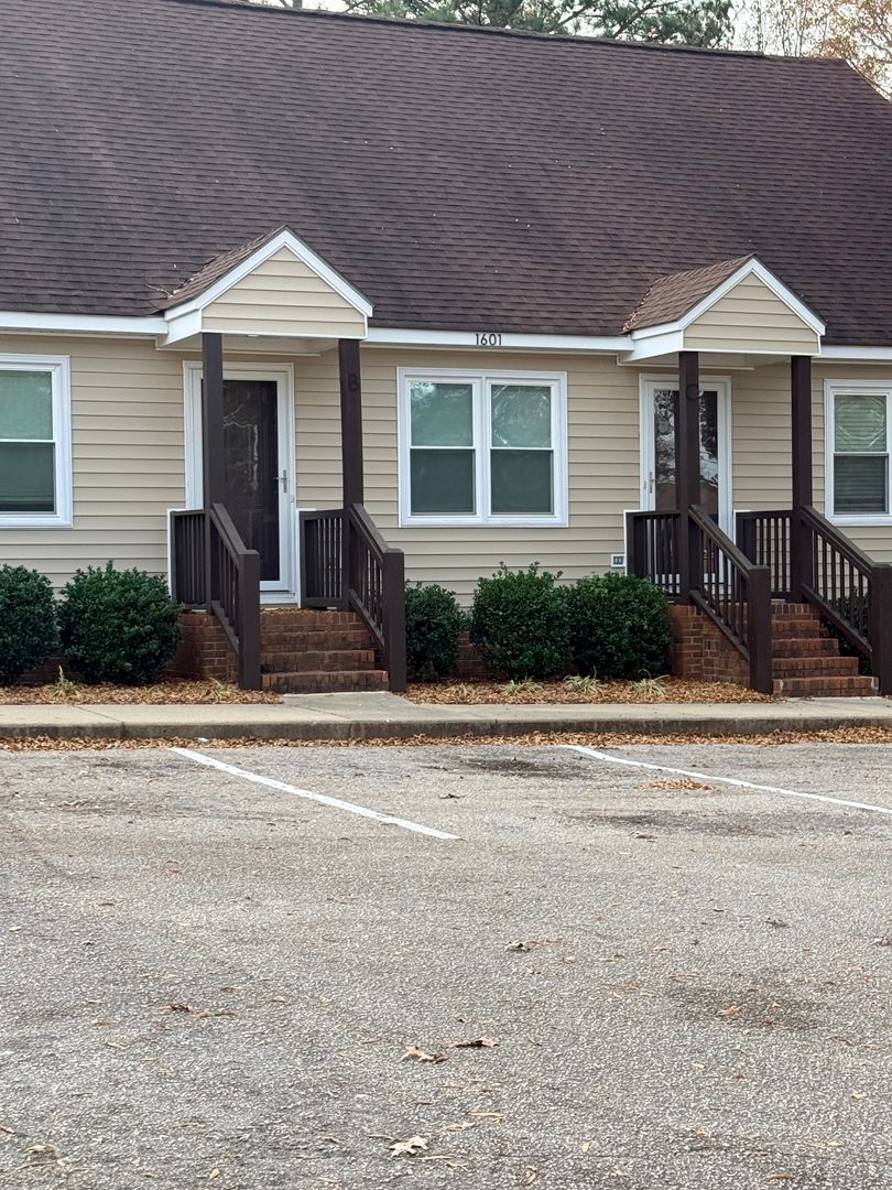 Wilson Apartment: 1601 Tilghman Road North