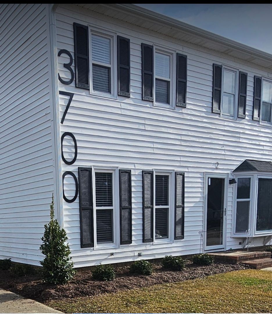 Wilson Apartment: 3700 Chase Road Northwest