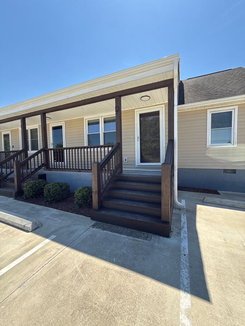 Wilson Apartment: 1505 Tilghman Road North